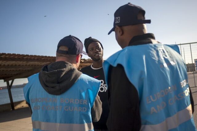 Frontex: Ζητά εξισορρόπηση του σεβασμού των ανθρωπίνων δικαιωμάτων των μεταναστών