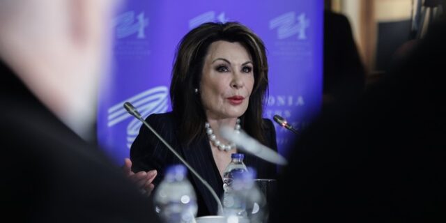 Γιάννα Αγγελοπούλου: “Αυτοί που έχουν πρέπει να δίνουν”