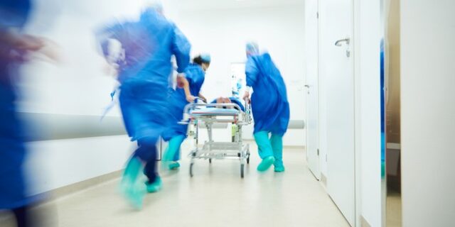 Γερμανία: Συνταξιούχος γιατρός νεκρός από ανακοπή – Είχε παρουσιαστεί εθελοντικά