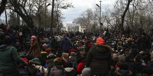 Μεταναστευτικό: Στα ελληνικά σύνορα 13.000 θύματα του πολιτικού παιχνιδιού του Ερντογάν
