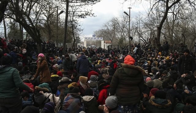 Μεταναστευτικό: Στα ελληνικά σύνορα 13.000 θύματα του πολιτικού παιχνιδιού του Ερντογάν