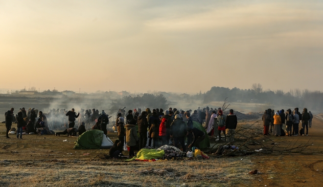To News 24/7 στον Έβρο: Μετανάστες και πρόσφυγες ψάχνουν περάσματα στα νότια του ποταμού