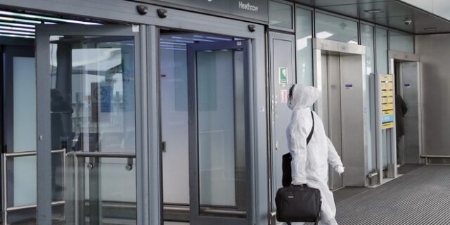 Βρετανία: Με συνοπτικές διαδικασίες σε καραντίνα όσοι φτάνουν από Ισπανία