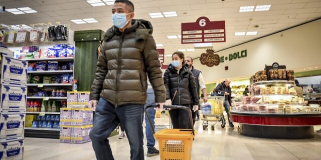 Κορονοϊός: Πανικός στην Ιταλία και επιδρομή στα σούπερ μάρκετ