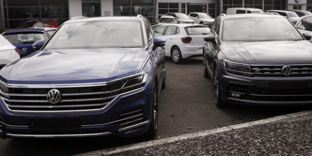 Η Kosmocar κλείνει τα καταστήματα Karenta και δωρίζει ασθενοφόρο