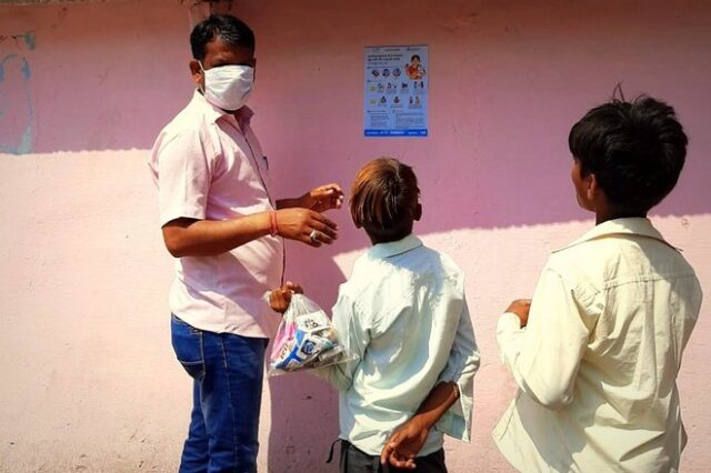 Ινδία: Ενημερώνοντας τους πιο φτωχούς για την πανδημία