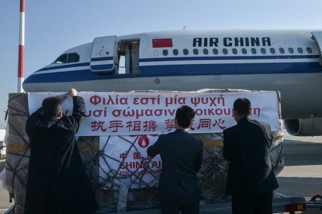 Κορονοϊός: Έφτασε υγειονομικό υλικό 8 τόνων από την Κίνα