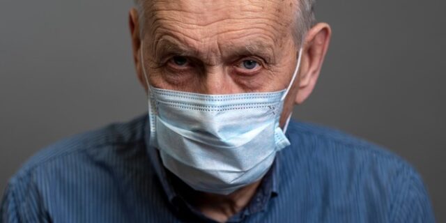 Κορονοϊός: Ο Τζόνσον “φυλακίζει” για 4 μήνες όσους είναι πάνω από 70 ετών