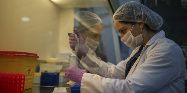 Κορονοϊός: Η συνωμοσιολογία γύρω από τη δημιουργία του
