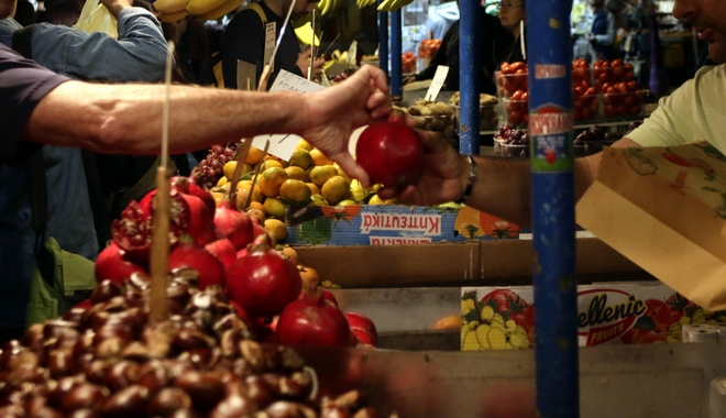 Κορονοϊός: Μόνο με γάντια οι αγορές στις λαϊκές – Θα τα προμηθεύουν οι πωλητές