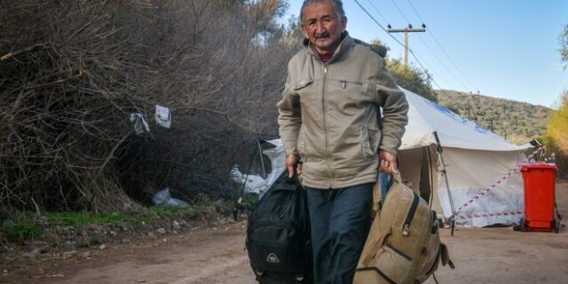 Λέσβος: Εν πλω αρματαγωγό για τη διαμονή μεταναστών