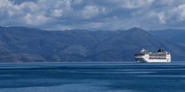 Κορονοϊός: Περιορίζονται οι θαλάσσιες μεταφορές