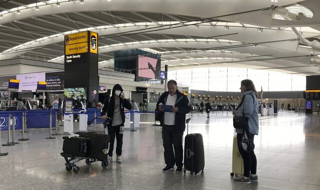 Απάντηση της Πολιτικής Προστασίας για τους εγκλωβισμένους Έλληνες σε αεροδρόμιο του Λονδίνου