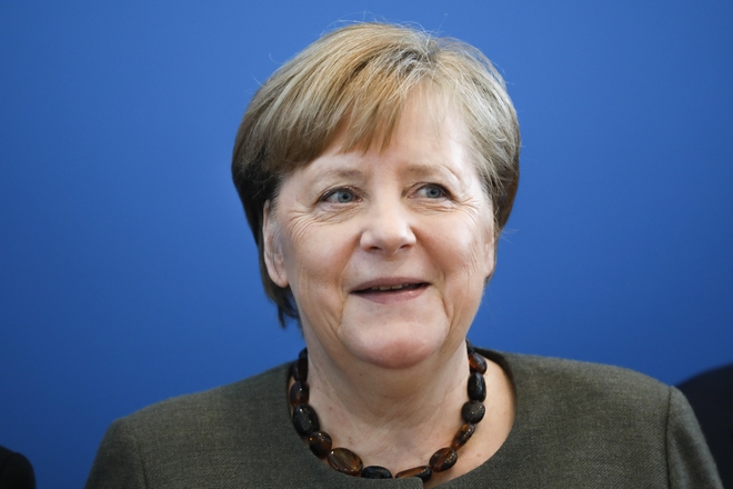 Γερμανία: Γιατί ο υπουργός Εσωτερικών αρνήθηκε να κάνει χειραψία με τη Μέρκελ