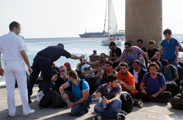 Μυτιλήνη: Βάρκα με 36 μετανάστες διέσωσε το Λιμενικό