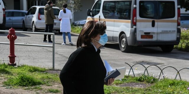 Κορονοϊός: Τα κρούσματα αυξάνονται και οι Έλληνες μαθαίνουν να προσέχουν