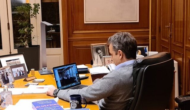 Κορονοϊός: Tweet πρωθυπουργού για συνομιλία με Ν. Χρηστάκη