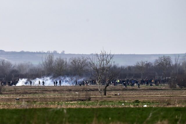 Έβρος: Ενταση στα σύνορα. Δακρυγόνα από την τουρκική πλευρά και εκατοντάδες απόπειρες εισόδου