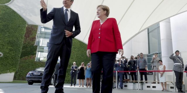 Με διπλό στόχο σε Βερολίνο και Βιέννη ο πρωθυπουργός