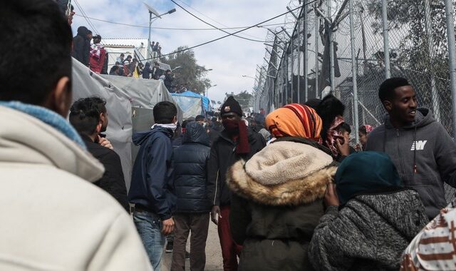 Κορονοϊός: Ξεκίνησαν ιατρικοί έλεγχοι για πιθανά κρούσματα στο ΚΥΤ Μόριας