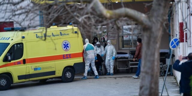 Δήμαρχος Πύργου για κορονοϊό: Αντί να είναι σε καραντίνα, πάνε για καφέ
