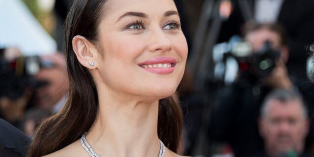 Olga Kurylenko: Διαγνώστηκε με κορονοϊό το κορίτσι του James Bond
