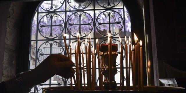 Κορονοϊός και Θεία Κοινωνία: Τι κάνουν οι ορθόδοξες εκκλησίες στις άλλες χώρες