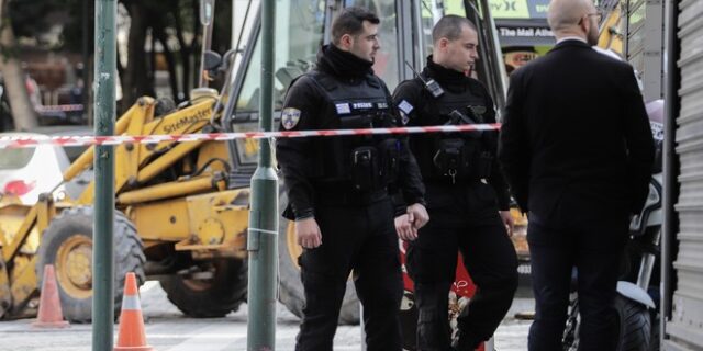 Οβίδα του Β΄Παγκοσμίου Πολέμου πίσω από το Υπουργείο Οικονομικών