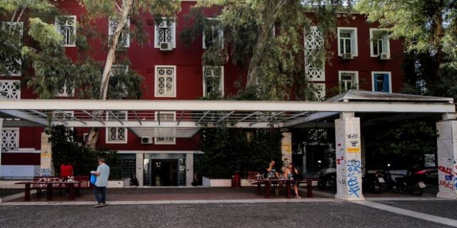 Κορονοϊός: Καθηγήτρια αφρικανικής καταγωγής το ύποπτο κρούσμα στο Πάντειο