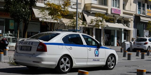 Κορονοϊός: Το μήνυμα από τα περιπολικά της ΕΛ.ΑΣ. για την αποφυγή συνωστισμού