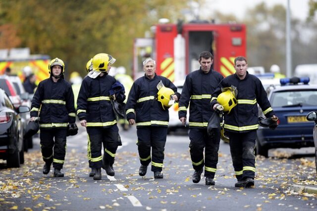 Κορονοϊός-Βρετανία: Πυροσβέστες στη διανομή τροφίμων και την περισυλλογή νεκρών