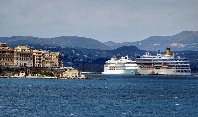 Κορονοϊός: Αποχωρεί από το λιμάνι της Κέρκυρας πλοίο προερχόμενο από την Ιταλία