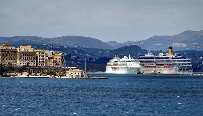 Κορονοϊός: Αποχωρεί από το λιμάνι της Κέρκυρας πλοίο προερχόμενο από την Ιταλία