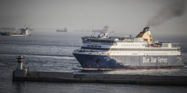 Κορονοϊός: Απέπλευσε το “Blue Star Myconos” από το λιμάνι της Λήμνου