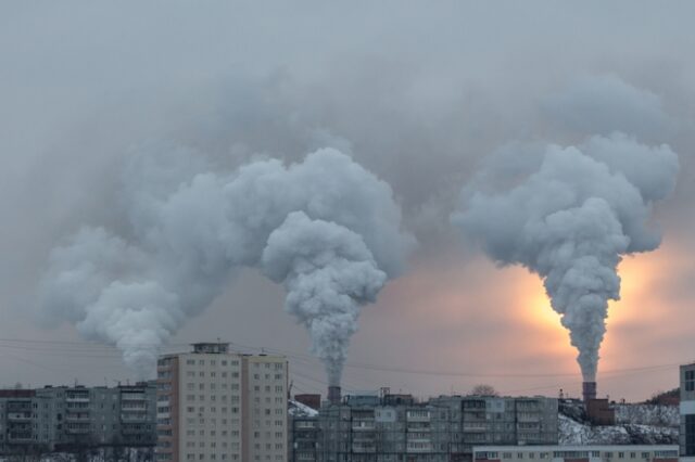 Πώς η ατμοσφαιρική ρύπανση μας αφαιρεί τρία χρόνια ζωής