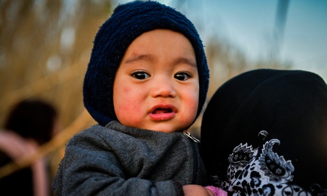 Οδηγός για κτήνη στο προσφυγικό: Βρίσε μια έγκυο στη βάρκα