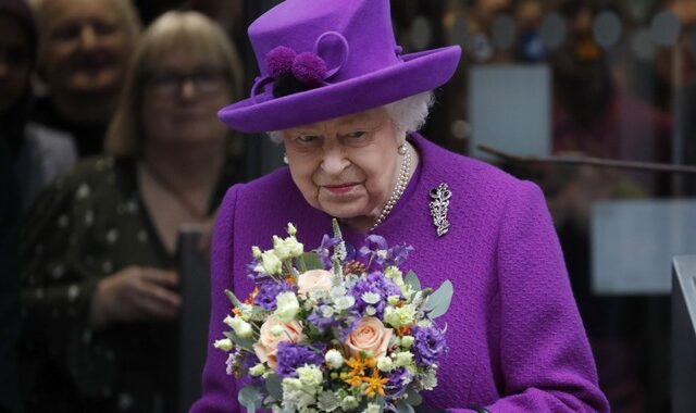 Κορονοϊός: Η βασίλισσα Ελισάβετ αποσύρεται στο Ουίνδσορ