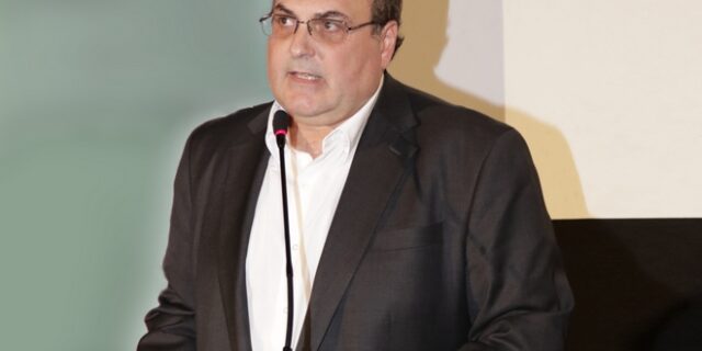 Ο Δήμαρχος Χαλανδρίου, η ανάρτηση για τους πρόσφυγες και η προσφυγή στη Δικαιοσύνη