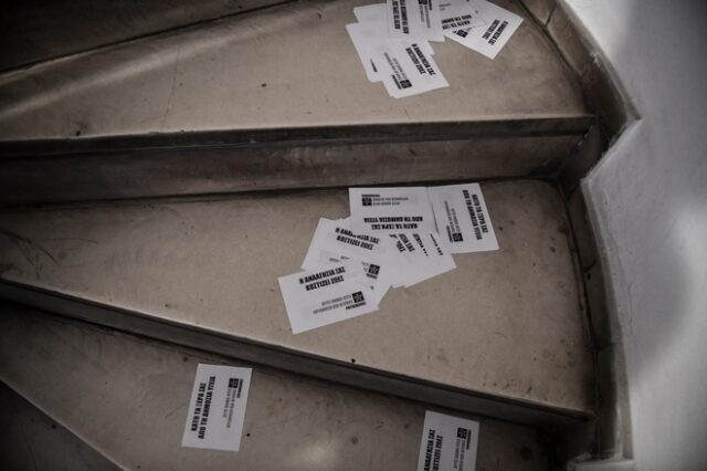 Ρουβίκωνας: Πέταξαν τρικάκια στο γραφείο του Γιάννη Βρούτση