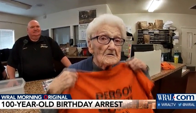 Πάρτι γενεθλίων στη φυλακή για την 100χρονη Ρουθ