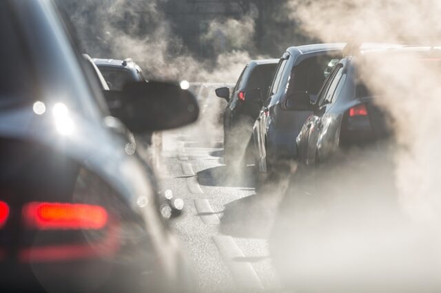 Αυξήθηκαν, αντί να μειωθούν οι εκπομπές ρύπων από τα αυτοκίνητα