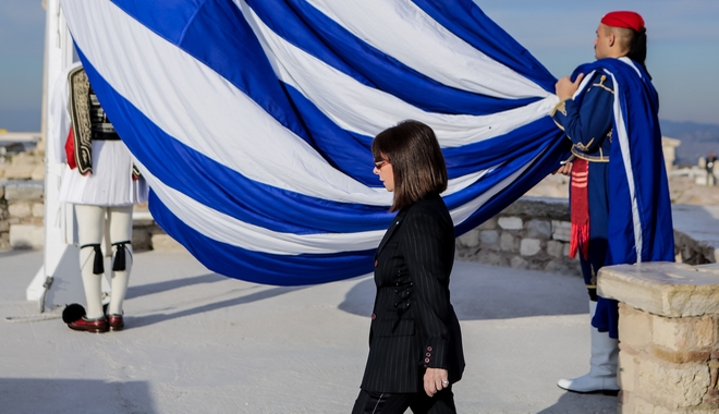 Σακελλαροπούλου: Η Πρόεδρος της Δημοκρατίας στην έπαρση της σημαίας