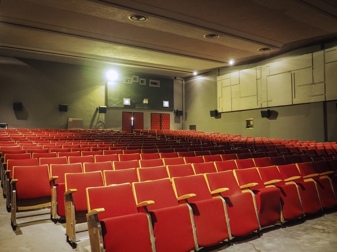 Έκτακτα μέτρα: Κατεβάζουν ρολά θέατρα, σινεμά – Τι ισχύει για μουσεία και αρχαιολογικούς χώρους