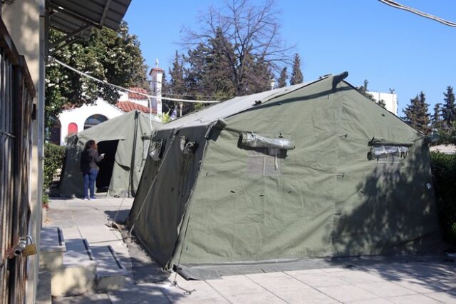 Θεσσαλονίκη: Στρατιωτικές σκηνές στο νοσοκομείο “Άγιος Παύλος”