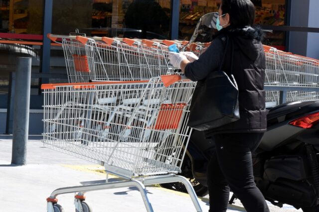 Παπαθανάσης: Υποχρεωτική η λειτουργία των σούπερ μάρκετ την Κυριακή