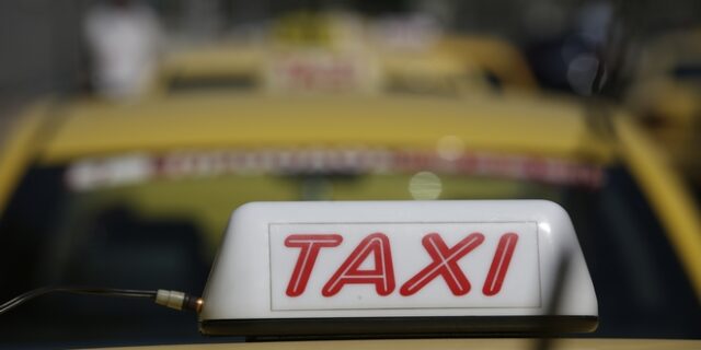 Κορονοϊός: Απαγόρευση χρήσης της θέσης του συνοδηγού ζητούν οι οδηγοί ταξί