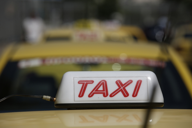 Κορονοϊός: Απαγόρευση χρήσης της θέσης του συνοδηγού ζητούν οι οδηγοί ταξί