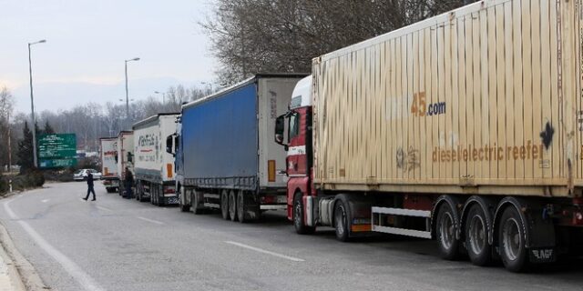 Αλεξανδρούπολη: Μεγάλη αναμονή και ουρά χιλιομέτρων στο τελωνείο των Κήπων