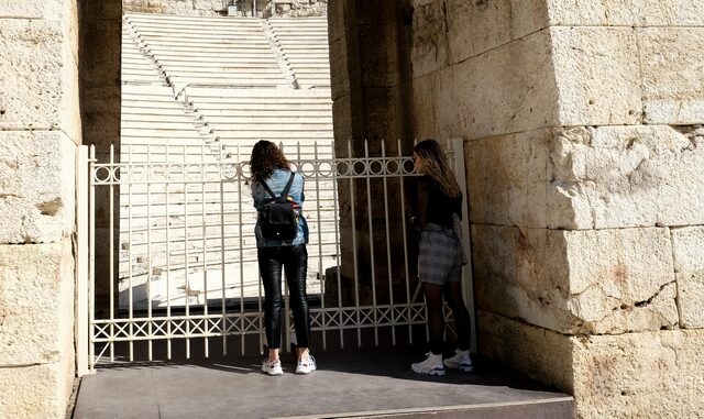 Κορονοϊός: Ο τουρισμός στο επίκεντρο του τρίτου πακέτου μέτρων κατά του ιού