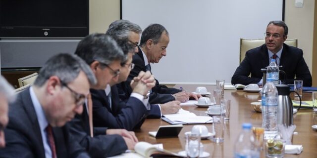 Τράπεζες: Πάγωμα δανείων όσων φυσικών προσώπων λάβουν τα 800 ευρώ